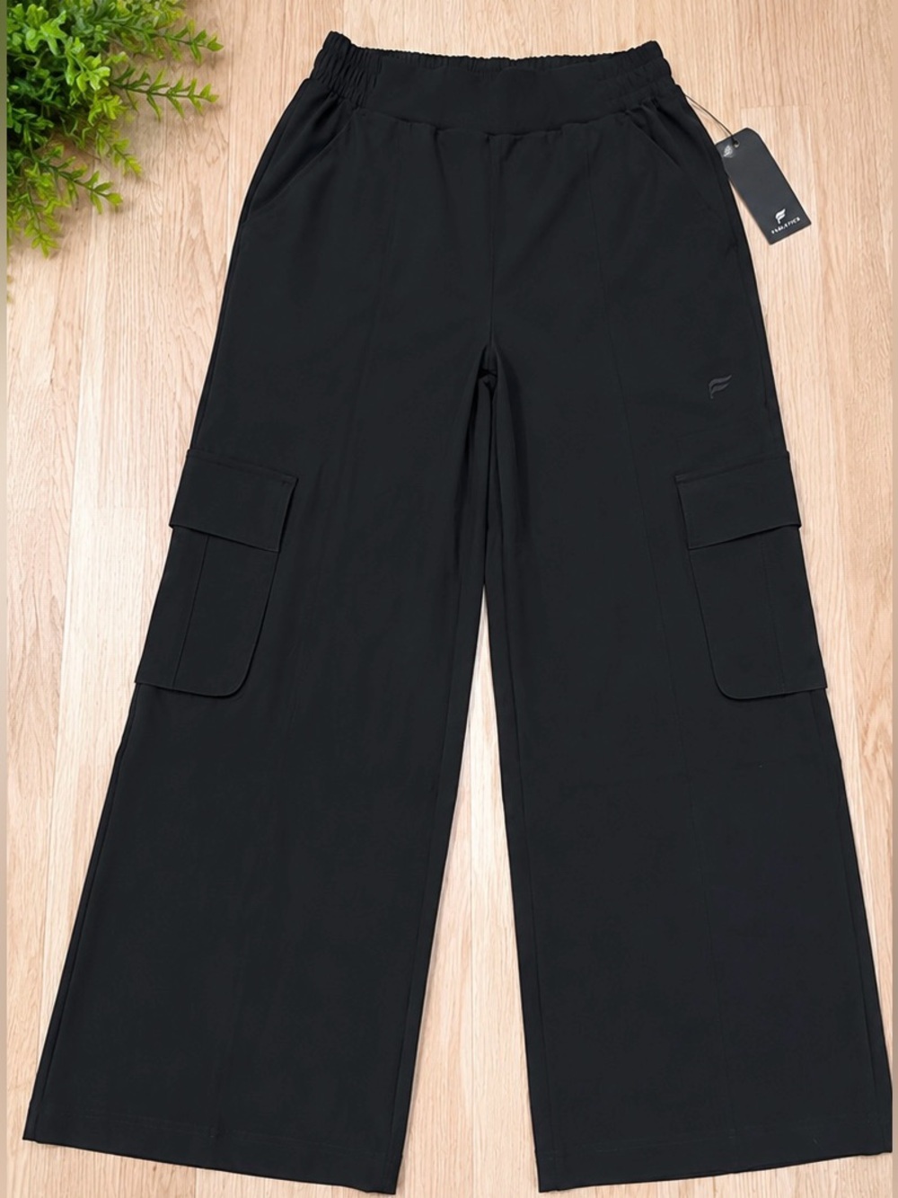 Fabletics Downtown Wide Leg Cargo Pants Black NWT Medium Regular Pull-On